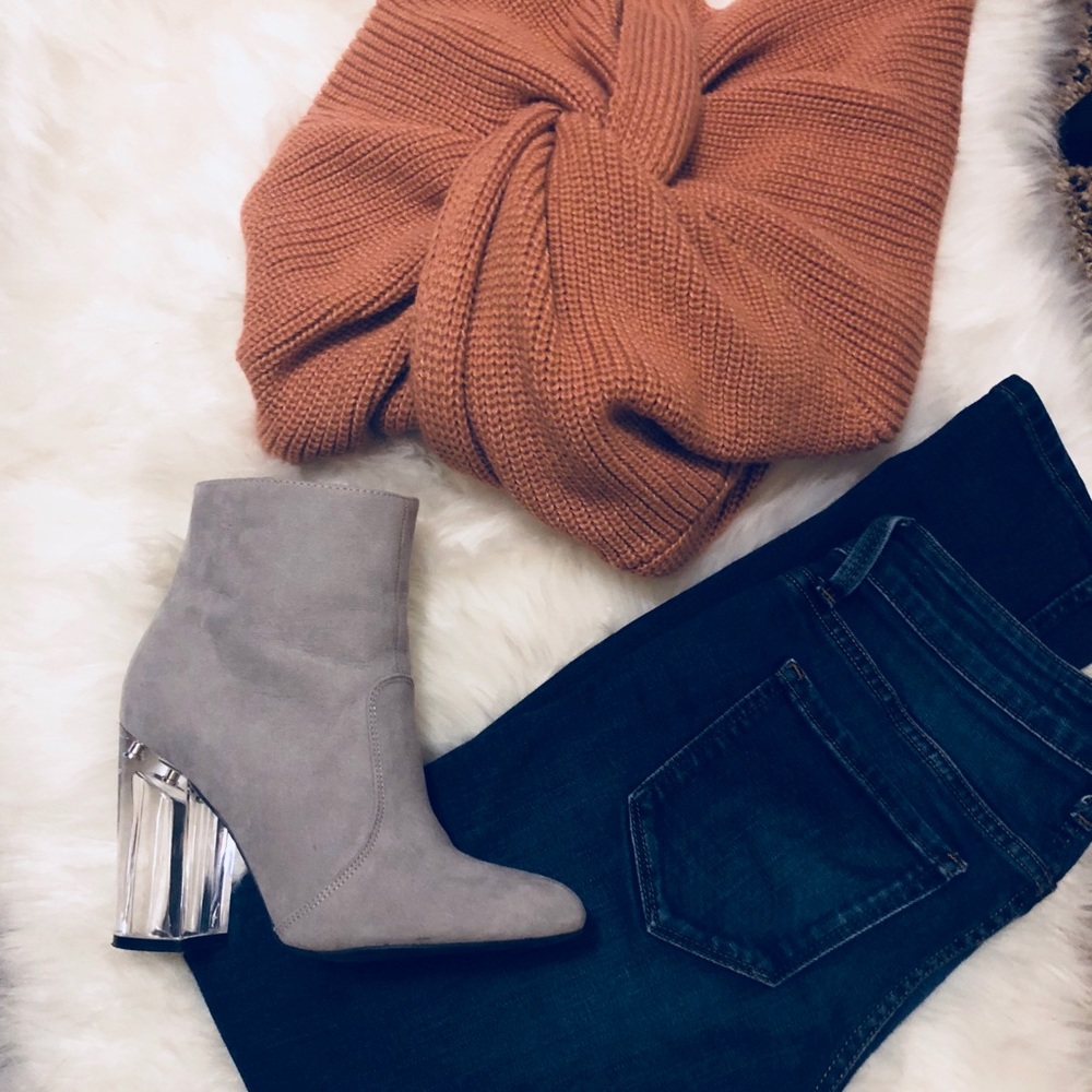 Adorable twist back sweater